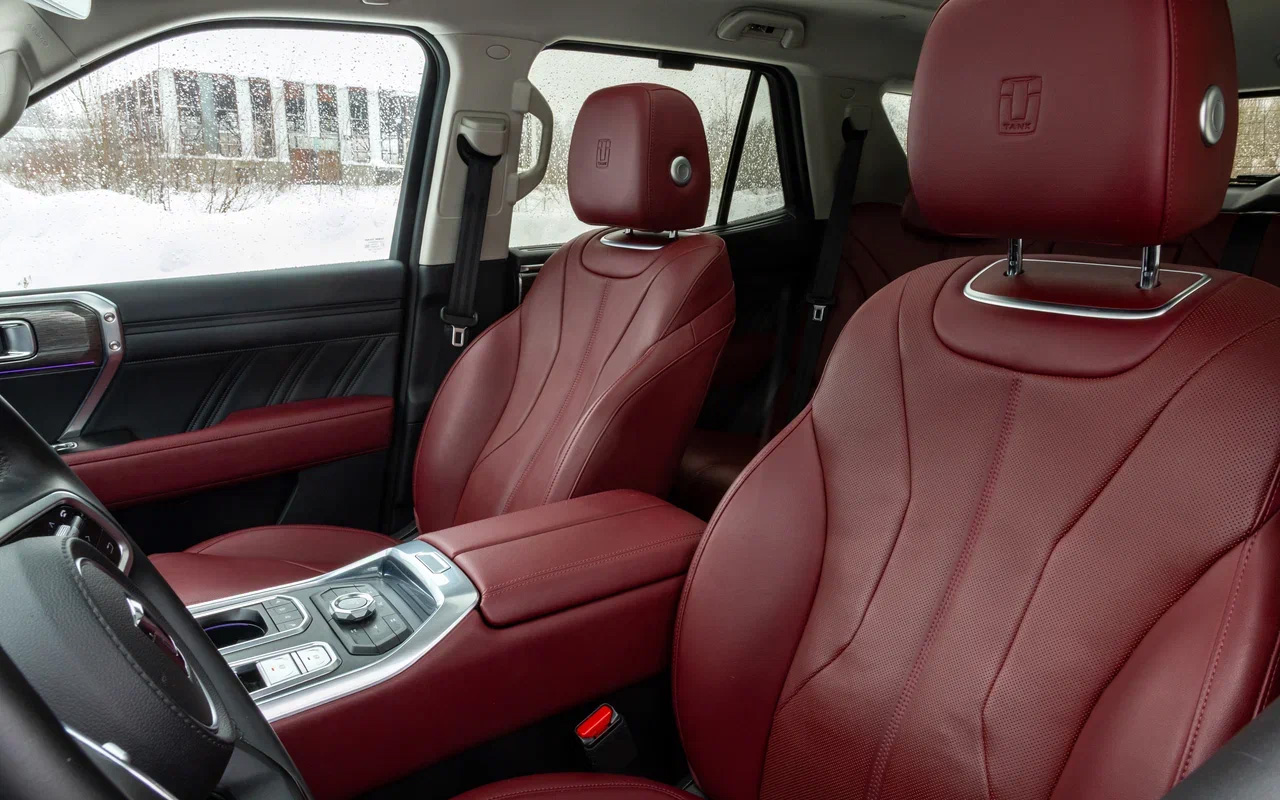 Подголовники регулируются в четырех направлениях