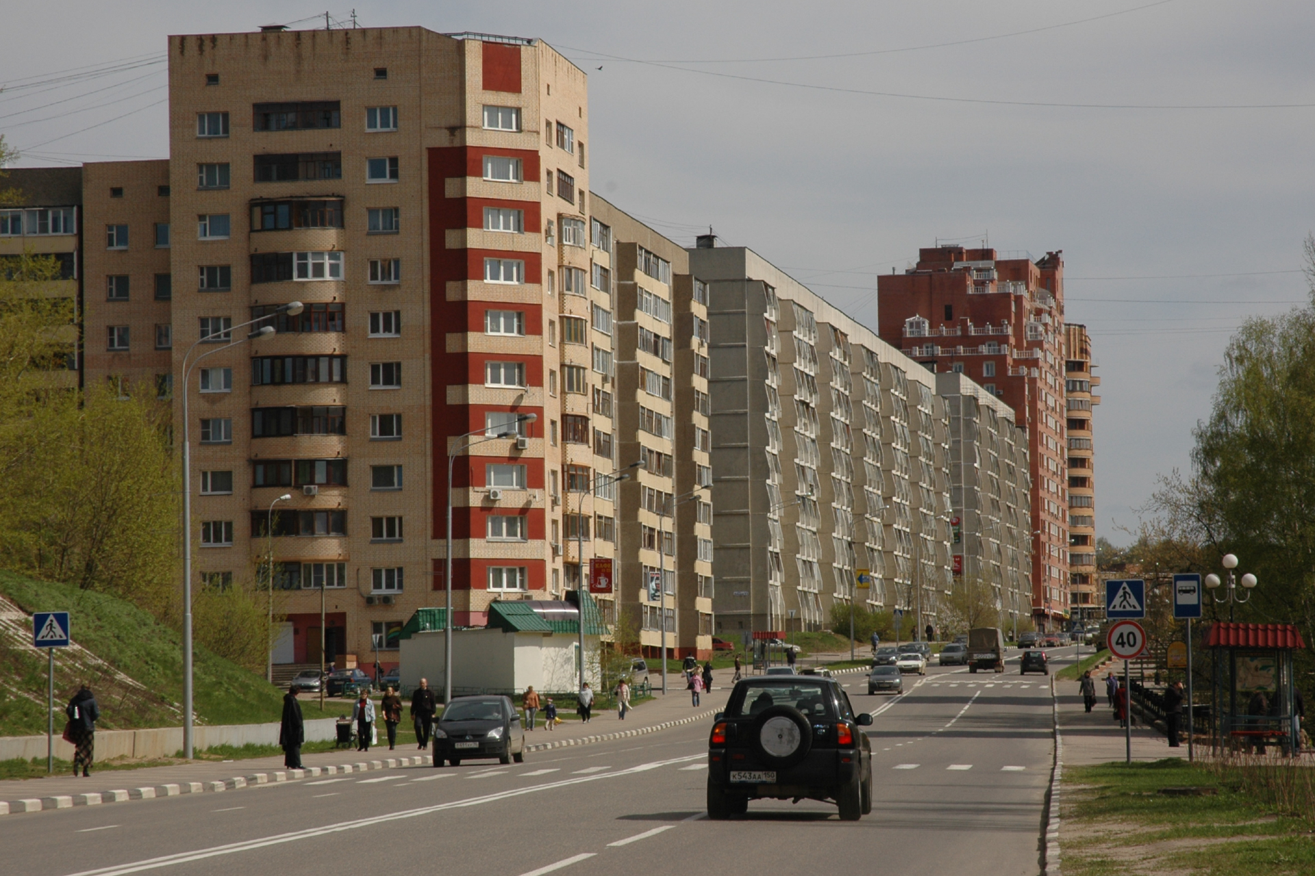 Минимальная стоимость 1 кв.м вторичного жилья среди крупных городов в десятикилометровой зоне от МКАД &mdash; в Дзержинском