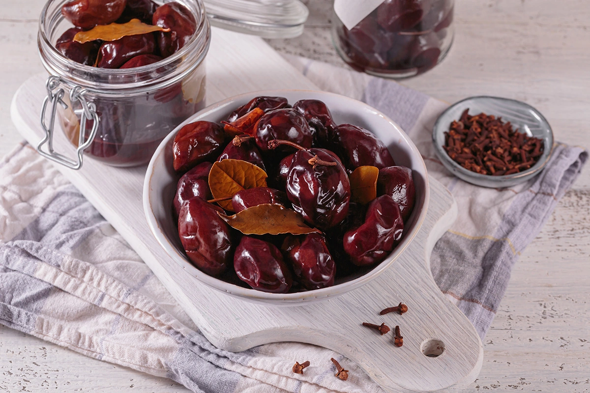 Маринованные сливы: рецепт необычной закуски, которая удивит гостей