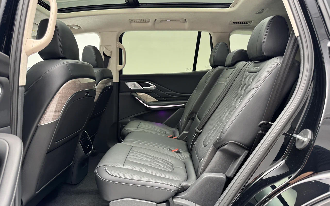 Hongqi HS7