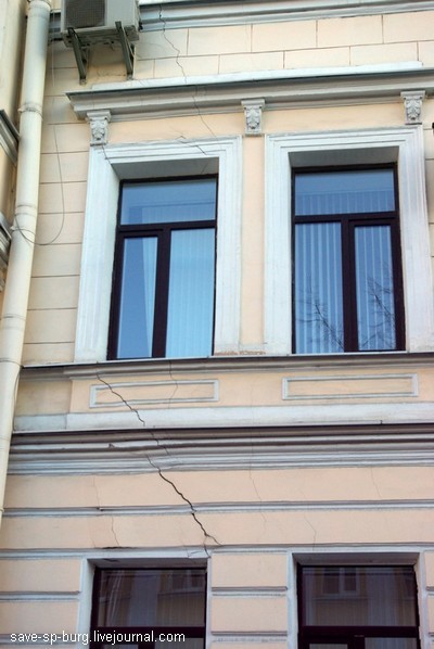 Элитное жилье угрожает историческому зданию в центре Петербурга