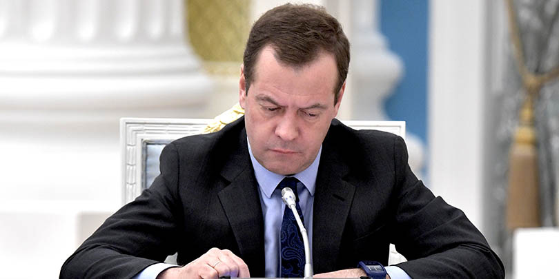 Россияне заявили о вынужденном молчании власти после фильма о Медведеве