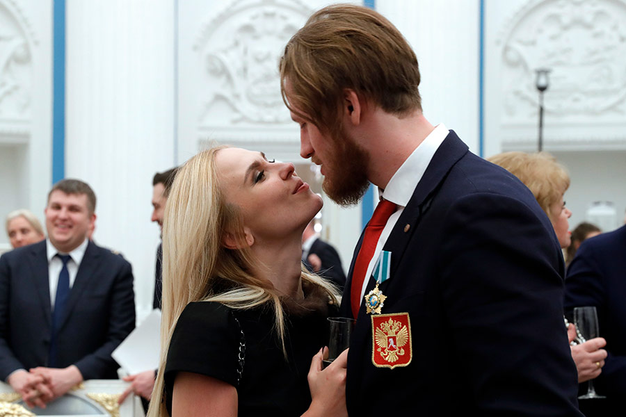 Олимпийский чемпион по хоккею Иван Телегин и его супруга певица Пелагея