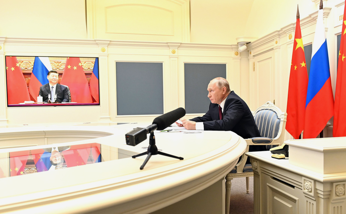 Владимир Путин&nbsp;во время беседы с Си Цзиньпином&nbsp;в режиме видеоконференции