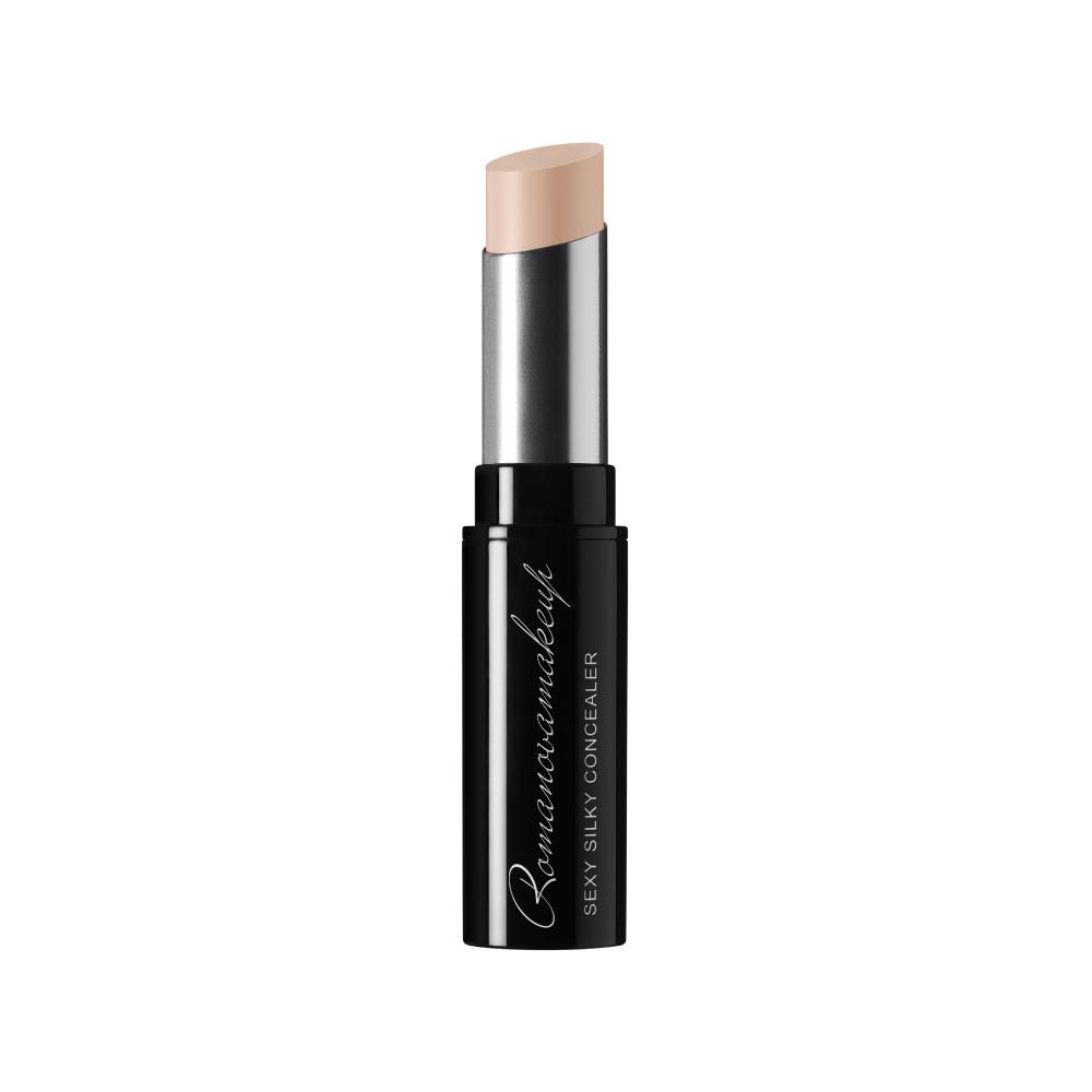 Консилер Sexy Silky Concealer, оттенок Light, Romanovamakeup, 3470 руб. (romanovamakeup.com)