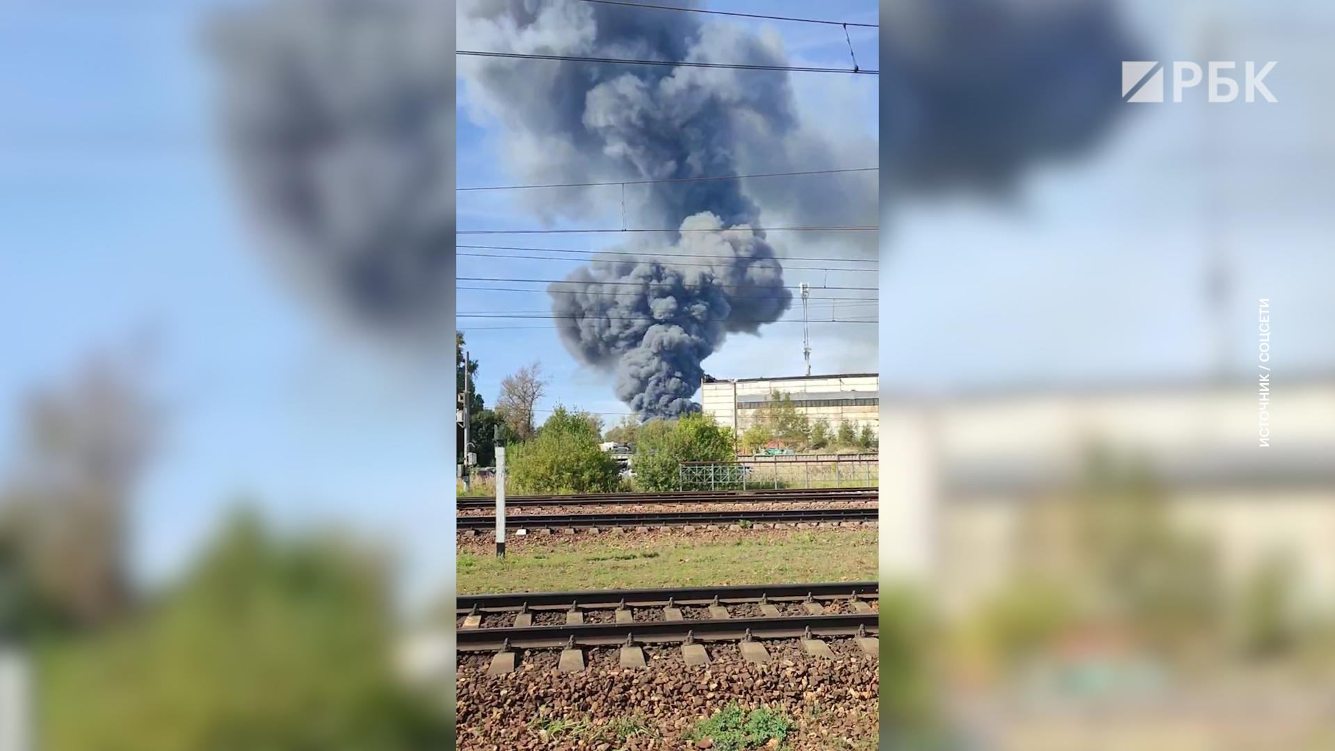Площадь пожара на складе в Подмосковье достигла 15 тыс. квадратных метров