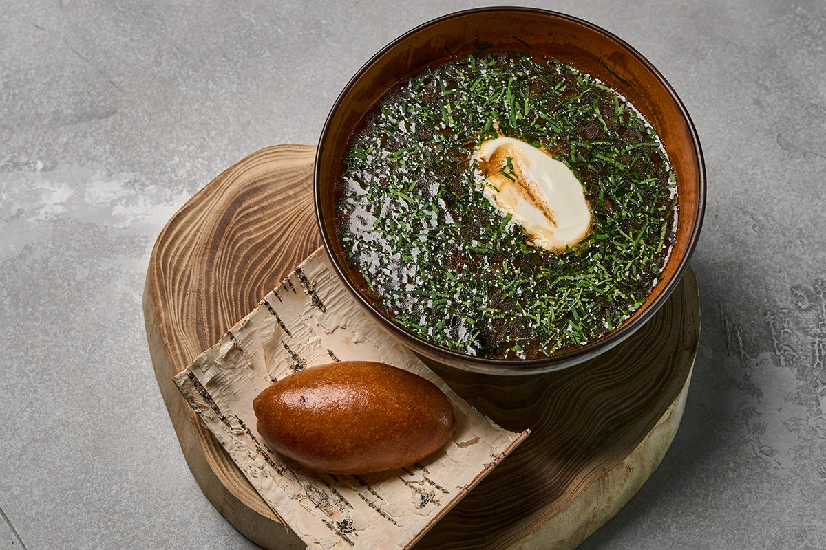 Губница с белыми грибами, полбой и копченой сметаной