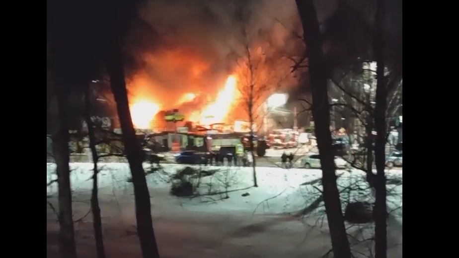 В Брянской области загорелось здание дома отдыха с баней