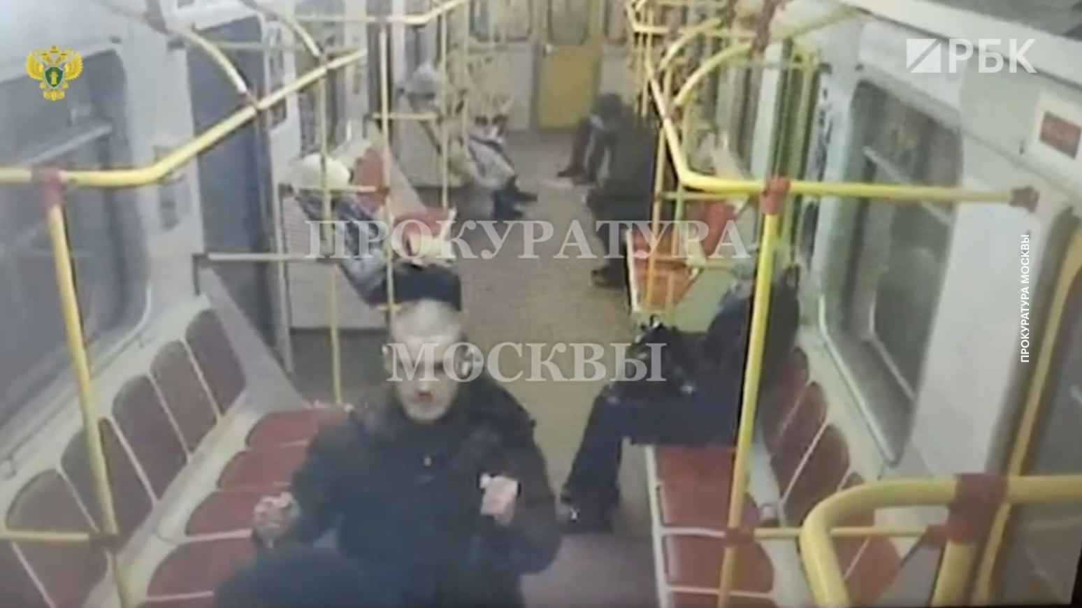 В метро Москвы мужчина напал с ножом на пассажиров. Видео