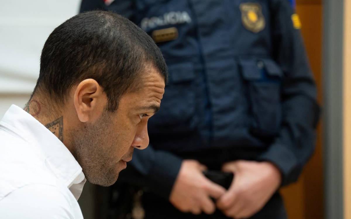 В Барселоне начался суд над обвиненным в изнасиловании Дани Алвесом