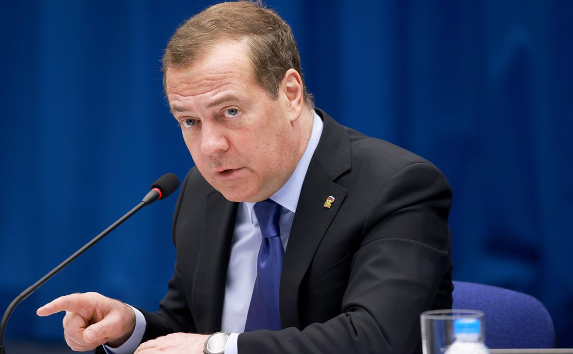 Медведев призвал ввести уголовную ответственность для иноагентов0