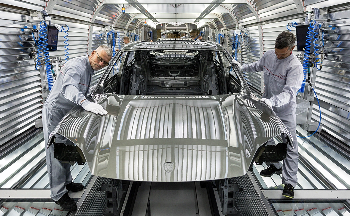 Jens Schlueter / Getty Images