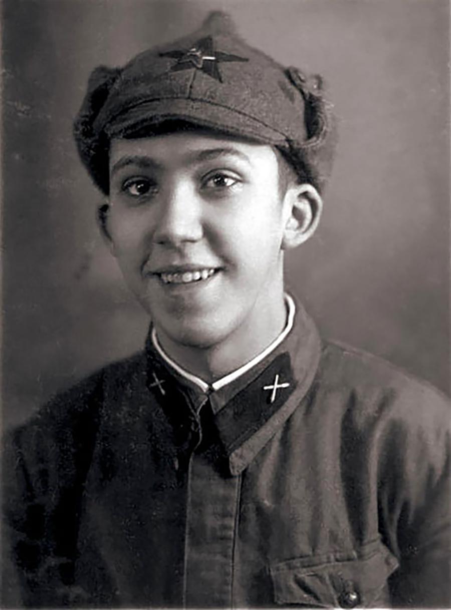 Юрий Никулин во время службы в армии