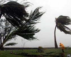 Число жертв первого урагана в Тихом океане стремительно растет