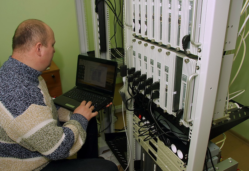 Монтаж опто-волоконного кабеля для цифрового телевидения и скоростного интернета
