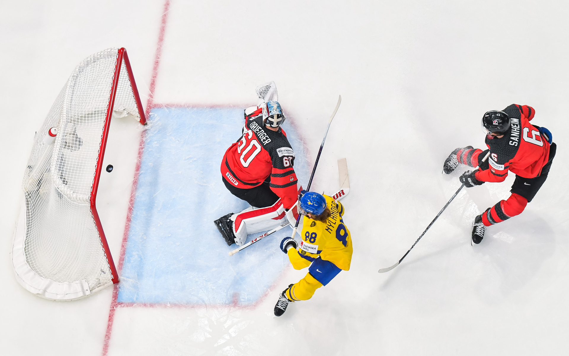 Сборная Канады отыгралась с 0:3 и вышла в полуфинал ЧМ по хоккею