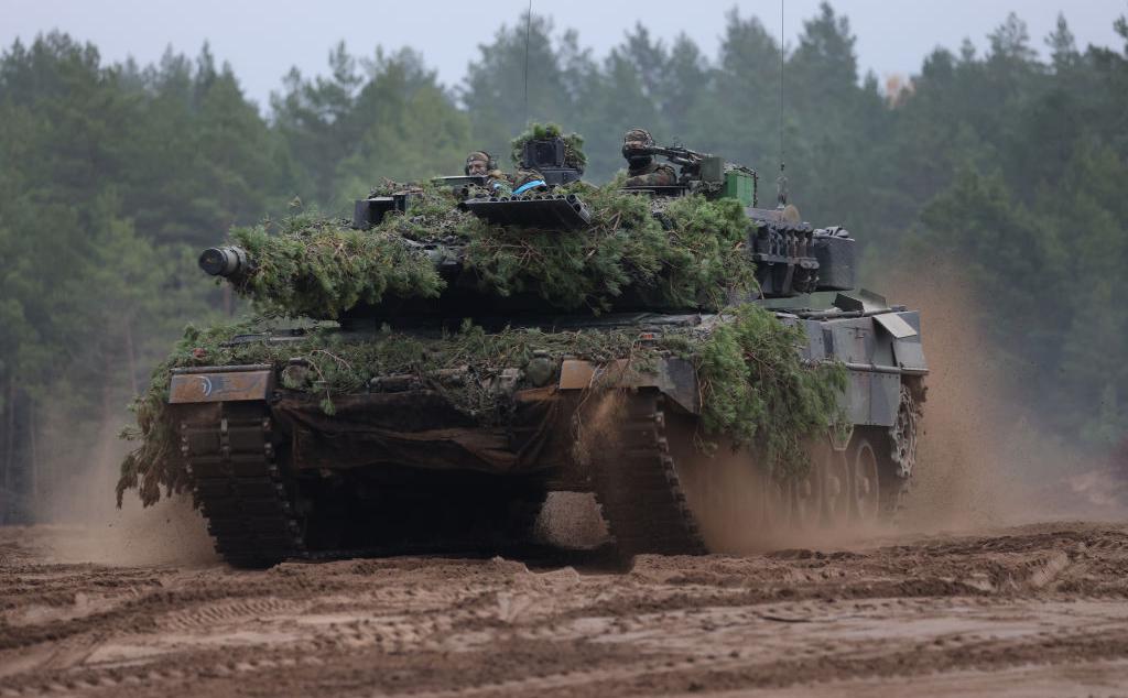 МИД напомнил об Оруэлле из-за поставок Западом танков Украине