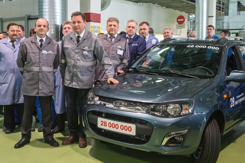 Лидером на автомобильном рынке в начале 2014 года остался бренд Lada: за первый квартал в России продано 91,6 тыс. этих автомобилей - на 15% меньше, чем за тот же период прошлого года.