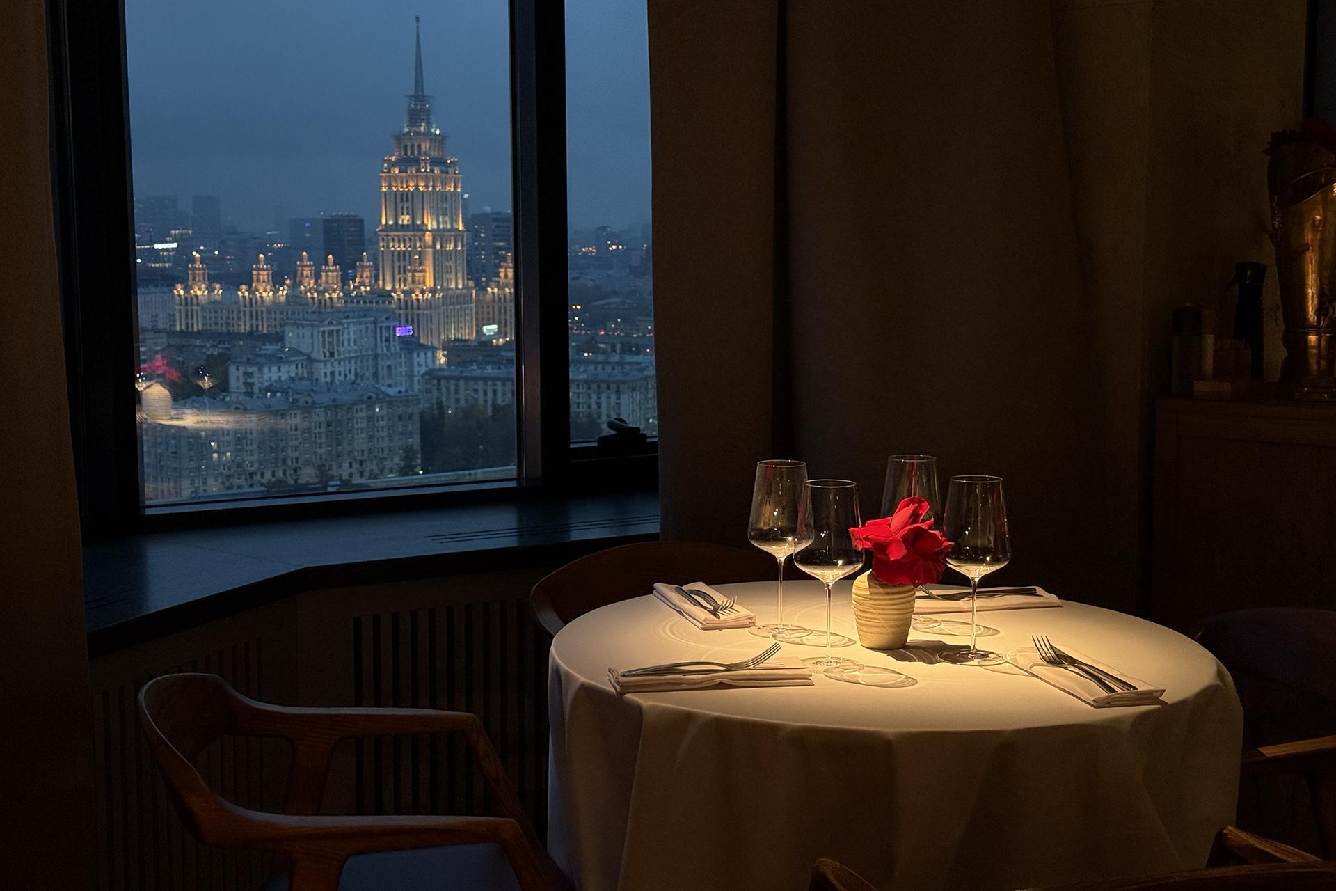 Интерьер ресторана 0.75 please Moscow на Смоленской площади