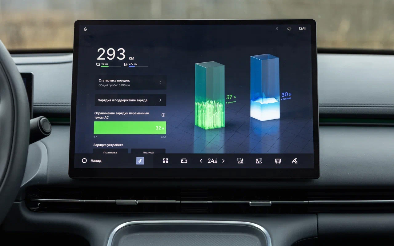 Запас хода на чистом электричестве у&nbsp;Geely EX5 EM-i сильно зависит от условий и скорости движения. При неспешной езде,&nbsp;плавных ускорениях&nbsp;и максимальном уровне рекуперации энергии проехать без включения ДВС под 100 км действительно реально