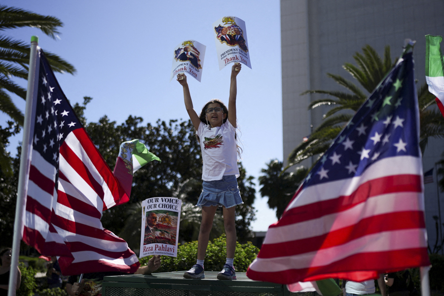 Daniel Cole / Reuters