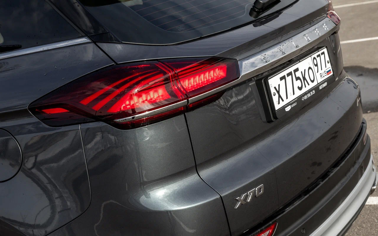 Задние динамические указатели поворота на Belgee X70 есть только в топовой комплектации