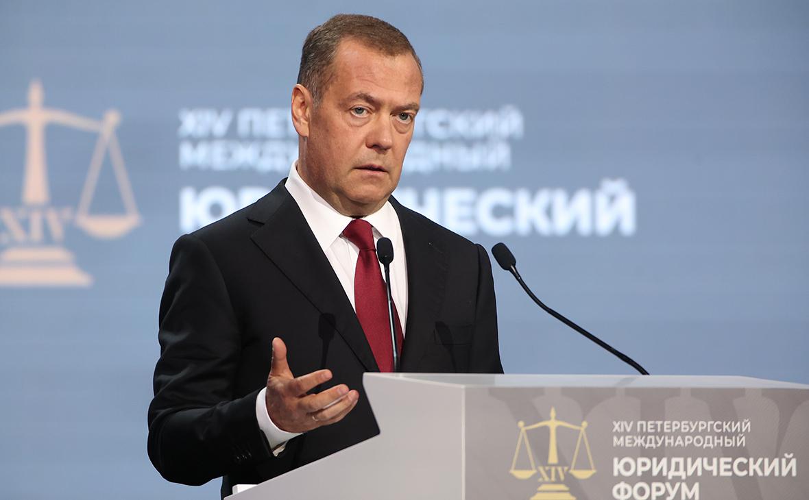 Медведев раскрыл, на каком языке говорить, если тебя не понимают