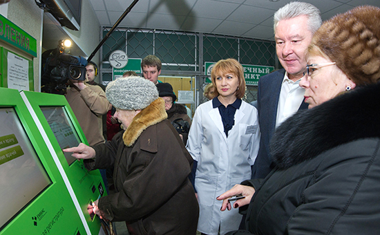 Мэр Москвы Сергей Собянин&nbsp;во время посещения&nbsp;поликлиники в Москве, 2012 год