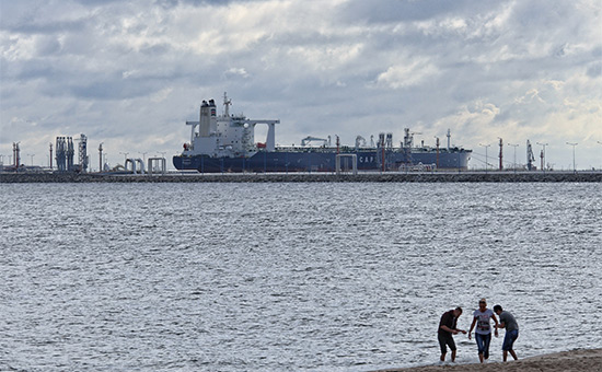 Танкер с иранской нефтью в порту Гданьска. 2016 год




