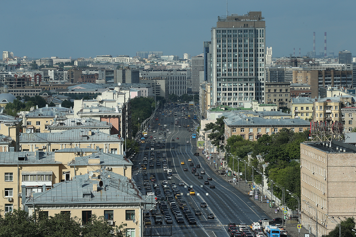 Вид на Ленинский проспект с крыши дома №&nbsp;30
