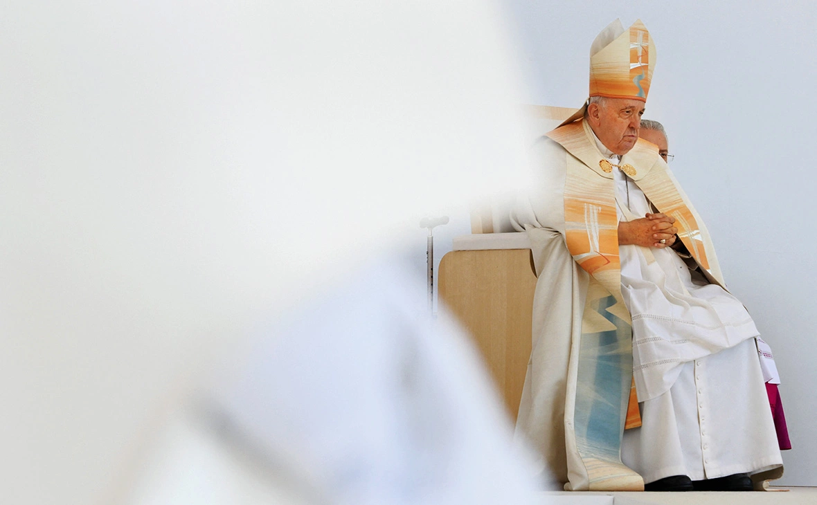 Simone Risoluti / Vatican Media / Reuters