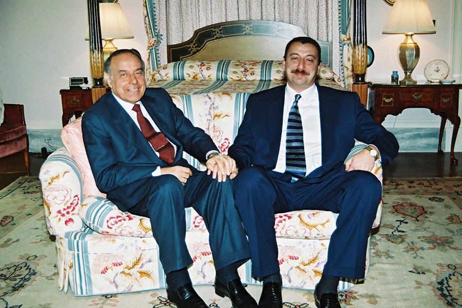 Ильхам Алиев с отцом, 2003 год