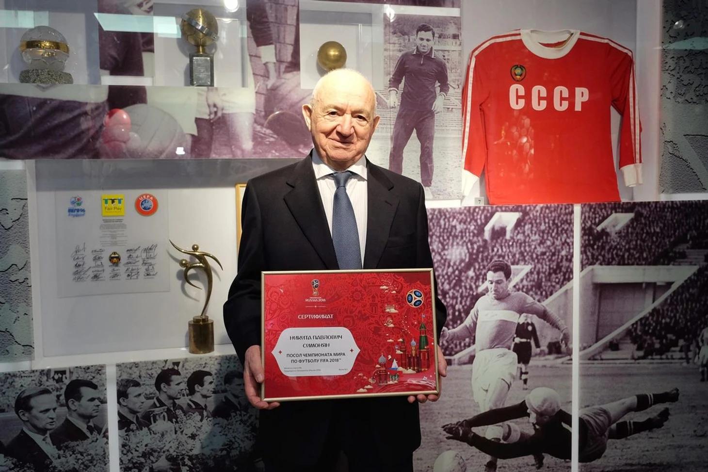 Никита Симонян у своего стенда в музее &laquo;Спартака&raquo;