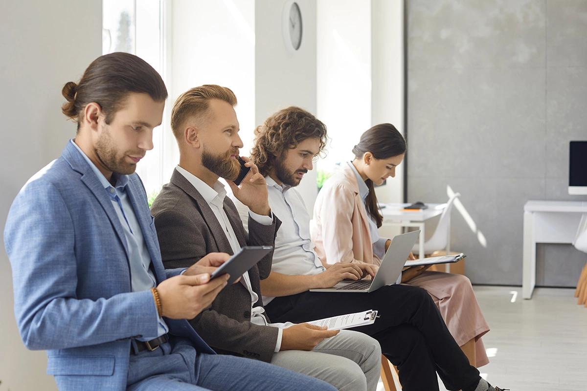 Некоторые компании составляют внутренние черные списки ассистентов, в том числе тех, кто вел себя неадекватно или был замечен в мошенничестве