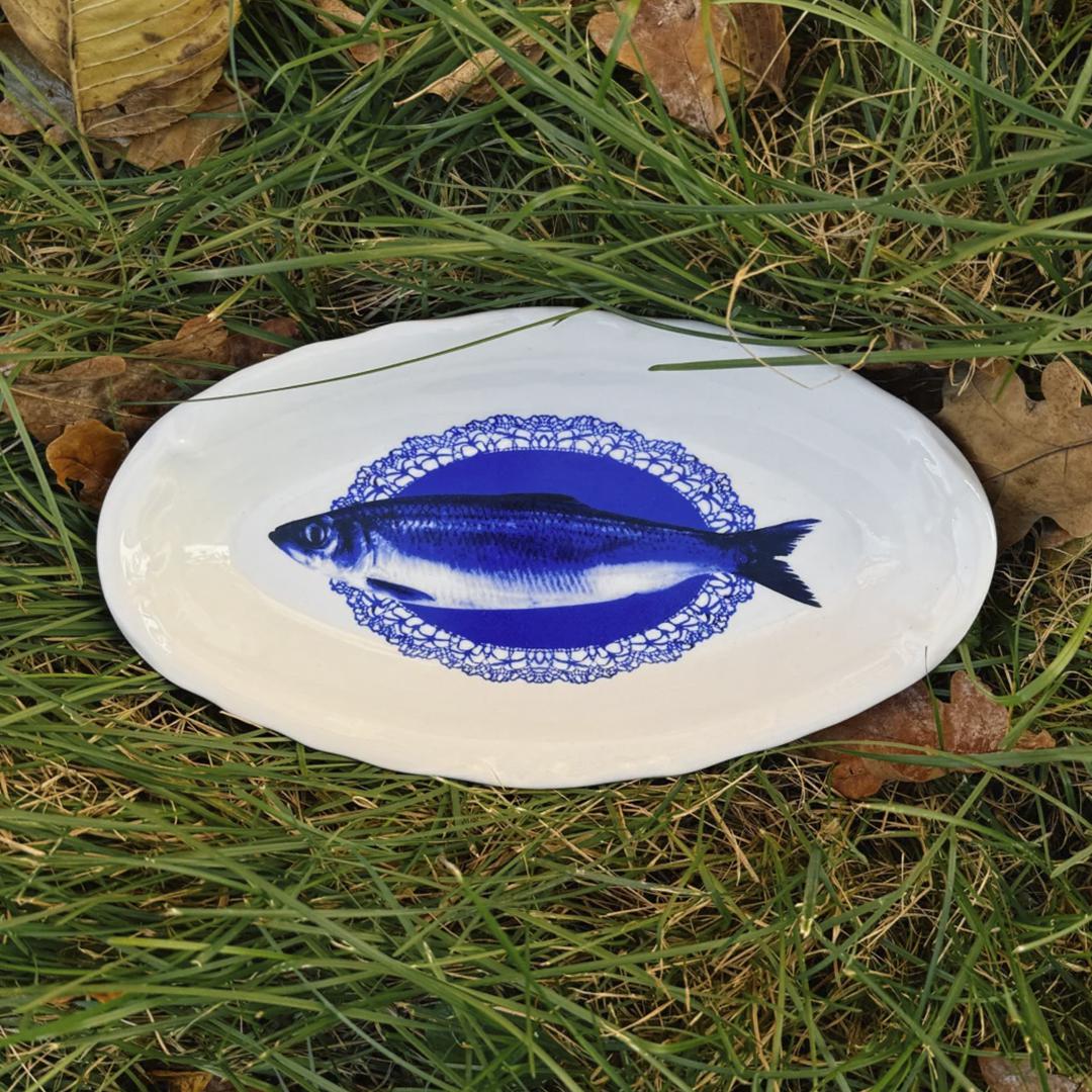 Тарелка из коллекции &laquo;Возвращение в деревню&raquo;, &laquo;Антихрупкость&raquo;, 2490 руб. (ahfarfor.ru)