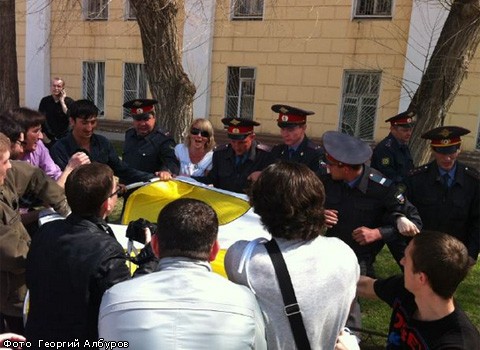 Митинги в Астрахани за и против Олега Шеина