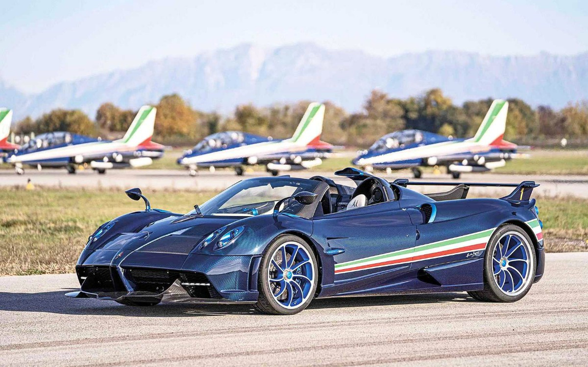 Pagani посвятила свой самый мощный автомобиль пилотажной группе :: Autonews