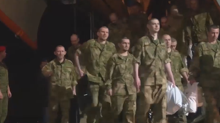 Минобороны показало видео возвращения освобожденных из плена военных