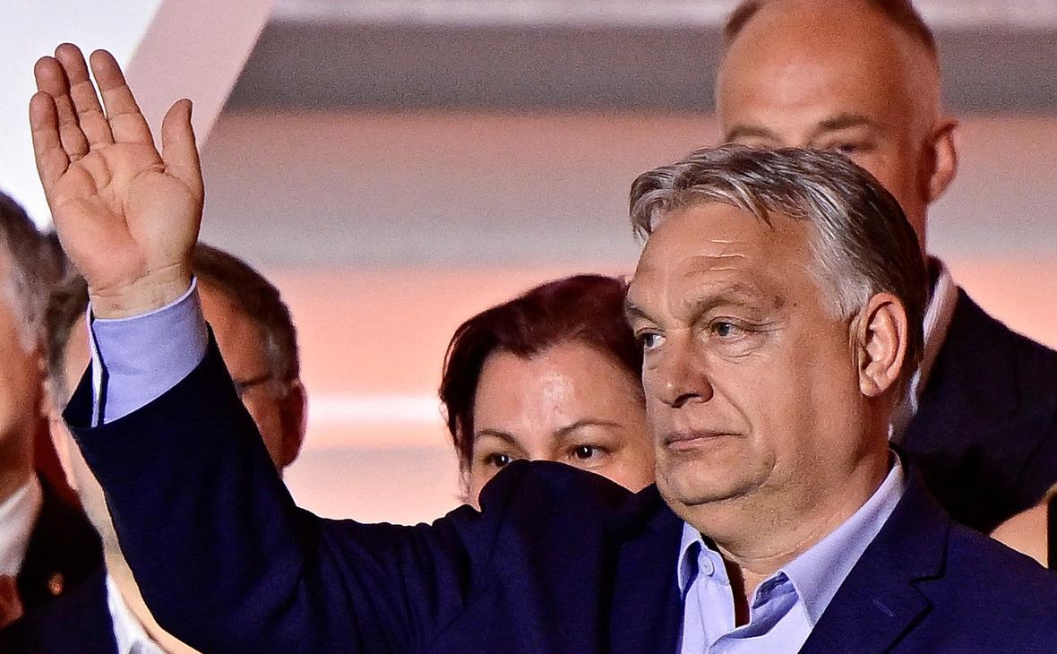 Орбан счел укрепление правых партий в ЕС замедлением поезда к войне