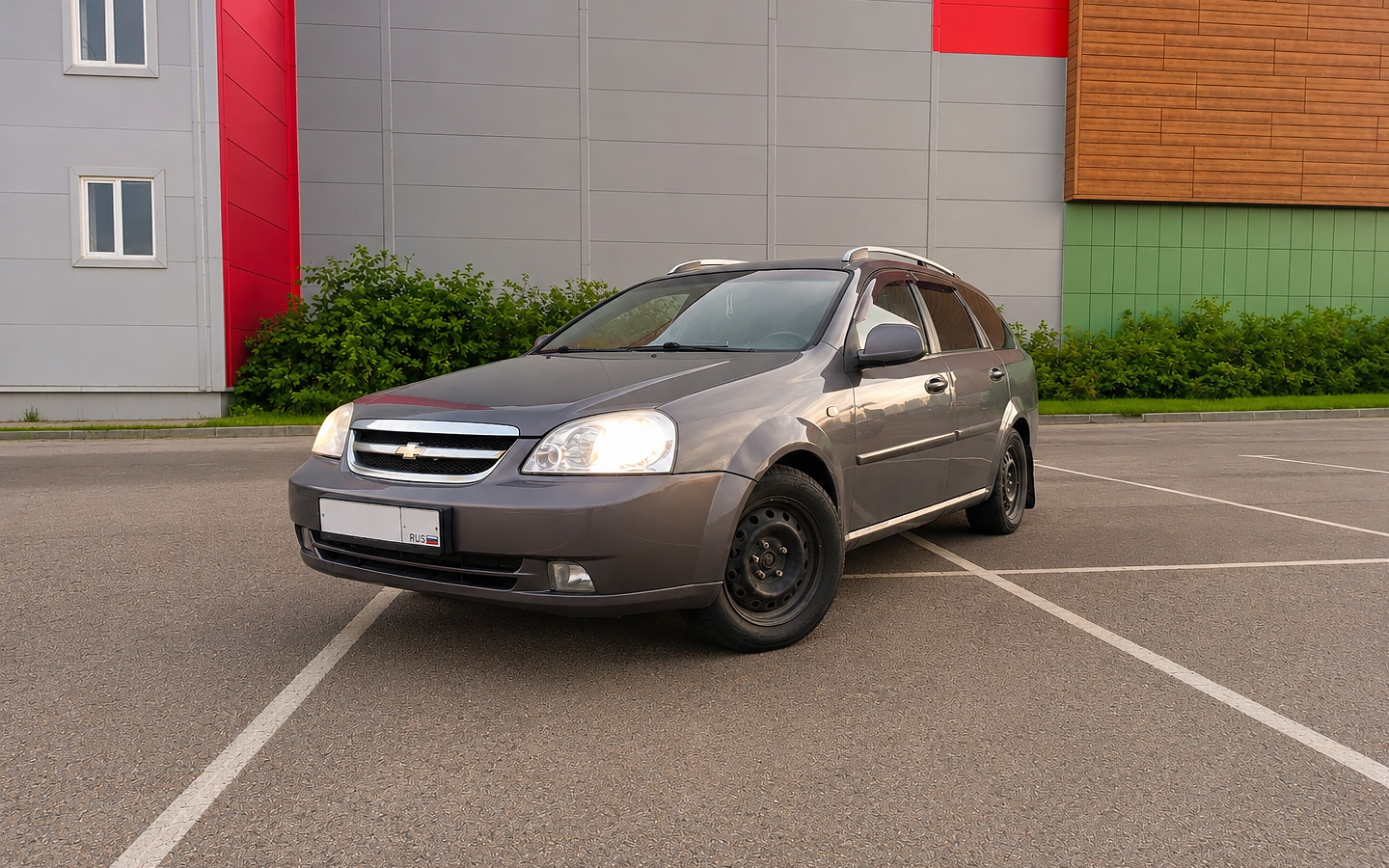 Универсал Chevrolet Lacetti дебютировал на Женевском автосалоне в марте 2004-го, а продажи его в России стартовали в начале следующего, 2005 года