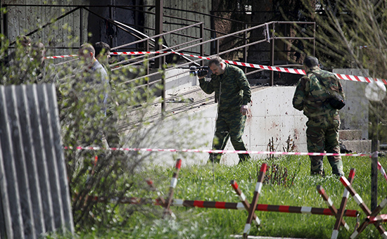 На месте ​нападения террористов-смертников на&nbsp;Новоселицкий райотдел полиции 11 апреля 2016 года


