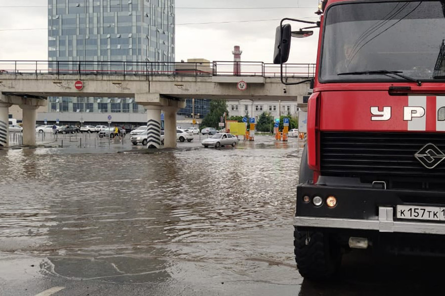 Ливни также накрыли Ростовскую область. В Ростове-на-Дону подтоплены дома, в городе произошло множество ДТП из-за затопленных дорог