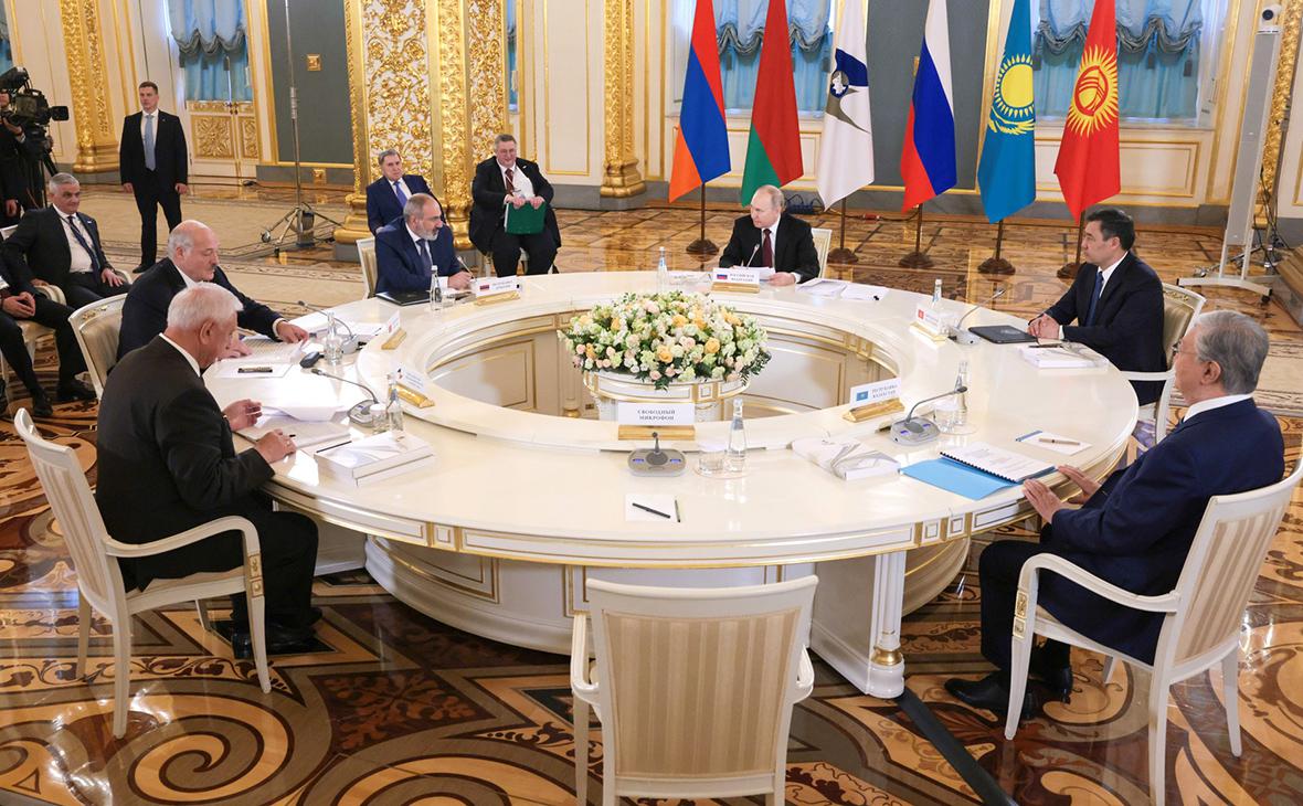 Владимир Путин проводит заседание высшего Евразийского экономического совета (ВЕЭС)