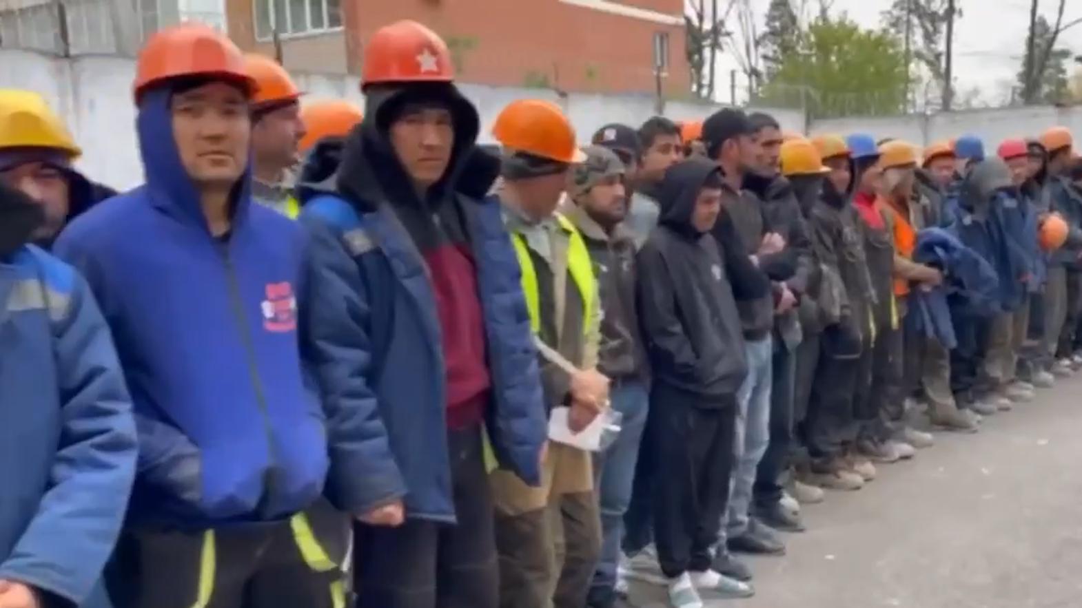 В Краснодаре после драки из-за подъемного крана задержали 100 мигрантов