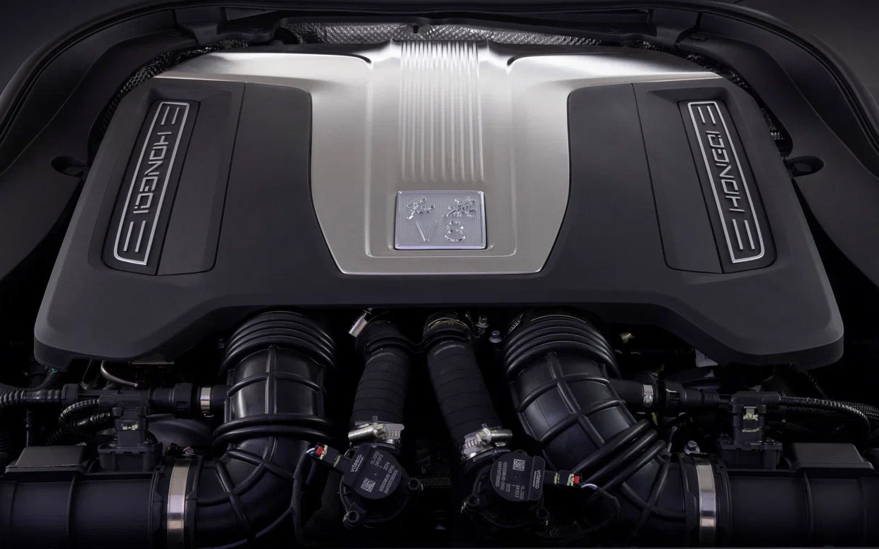 Под капотом может стоять V6 или V8 собственной разработки марки