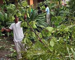 Ураган "Лоренцо" обрушился на Мексику: пять погибших