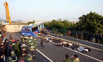 В крупном ДТП в Таиланде погибли 13 человек