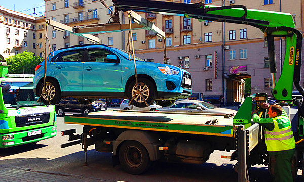 В России изменились правила эвакуации автомобилей