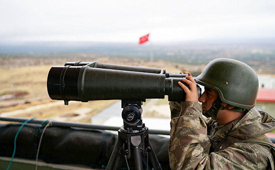 Турецкий солдат на турецко-сирийской границе


