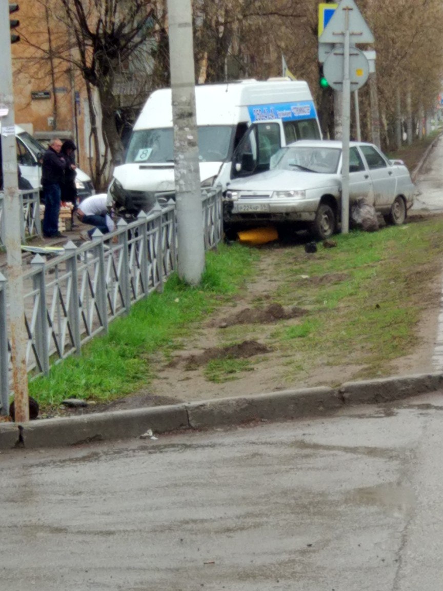 В результате аварии в Перми пострадали несколько человек